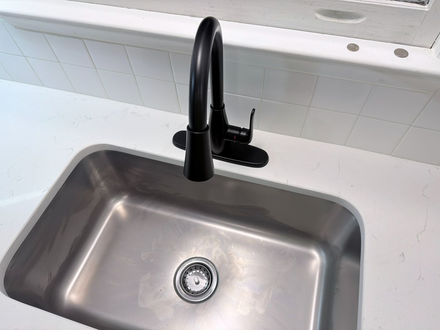 Kitchen Sink & Quartz Counter
